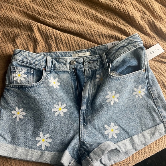 PacSun High Waisted Daisy Shorts - Picture 3 of 4